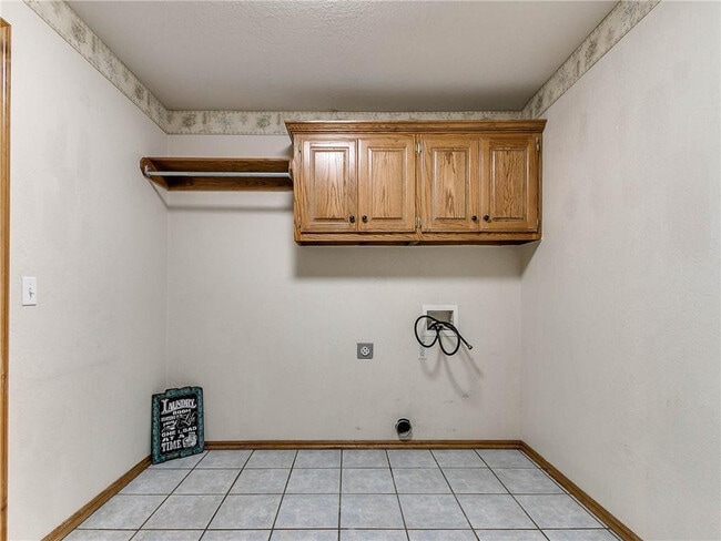 Building Photo - Beautiful 3 Bedroom 2 Bath Home In Choctaw!!!