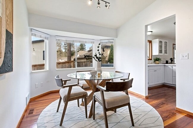 Building Photo - Beautiful Renovated Home in Excellent School District, Sammamish!