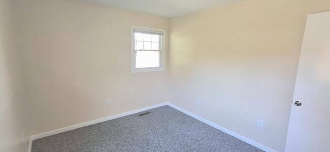 Building Photo - 3 Bedroom 2.5 Bathroom Available in Hummel...