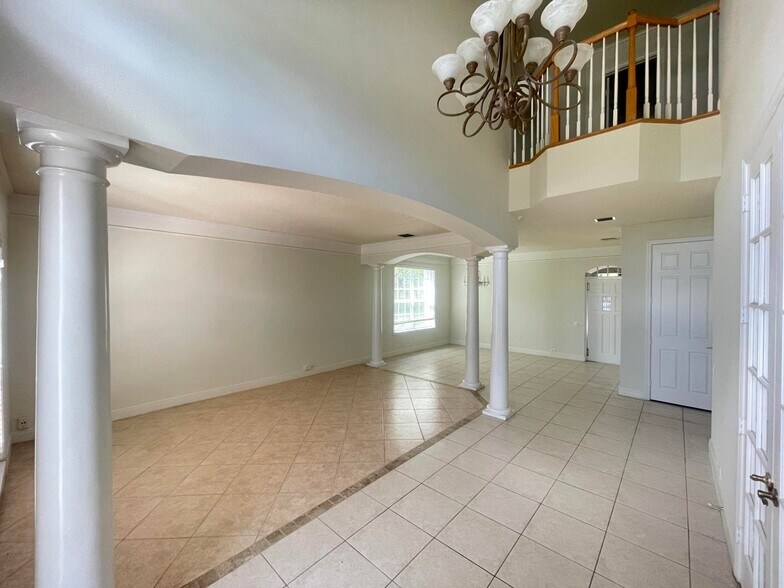 Building Photo - 10225 NW 60th Pl