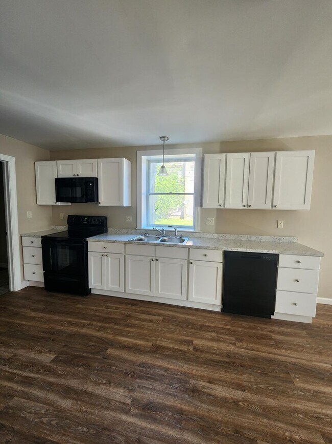 Building Photo - 377 White Deer Ave