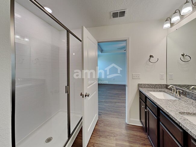 Building Photo - 5834 Hampton Creek Rd