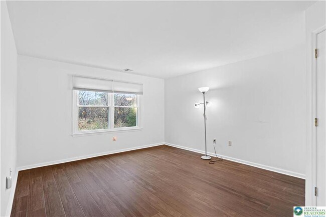 Building Photo - 7318F Sauerkraut Ln