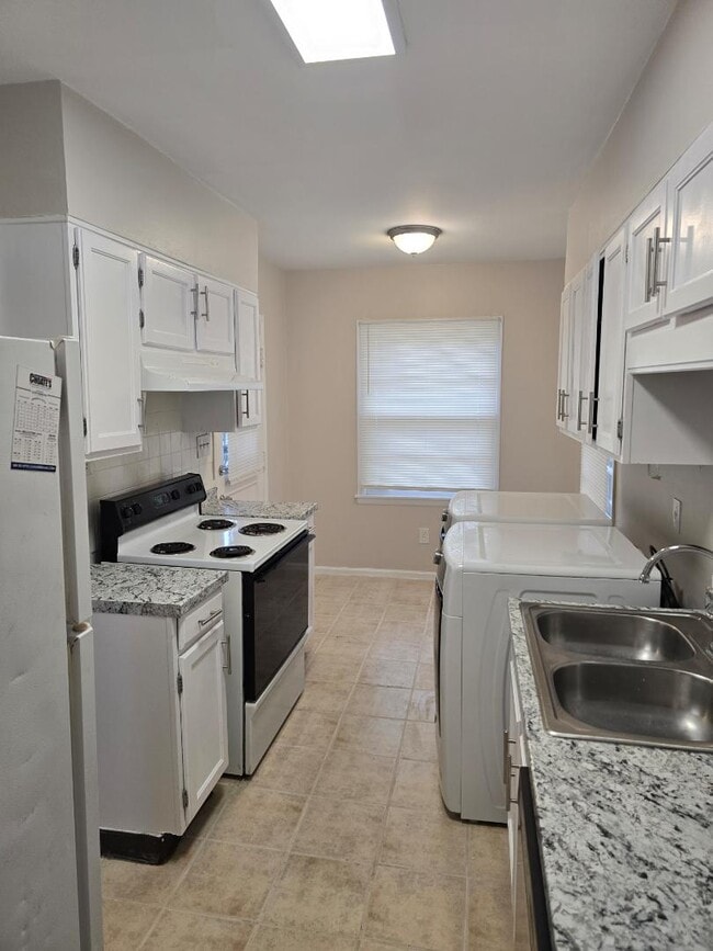 Building Photo - 4882 Amboy Rd