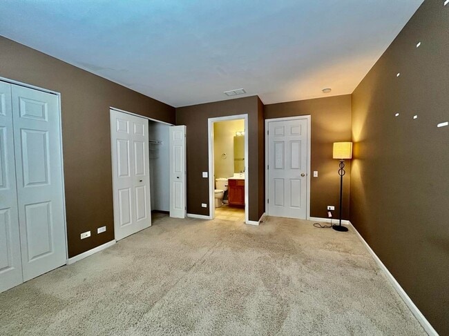 Building Photo - 2927 Stonewater Dr