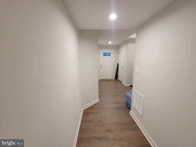 Building Photo - 2582 Laurel Pk Dr