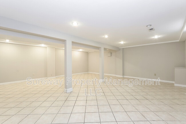 Building Photo - 534 Pardee Blvd