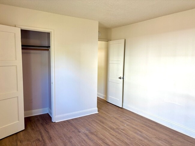 Building Photo - Powellhurst-Gilbert Updated 4 Bedroom/2 Ba...