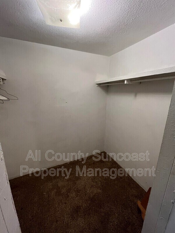 Building Photo - 234 N Forest Ct