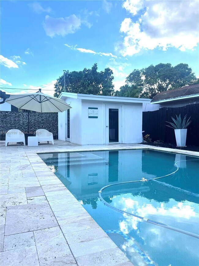 Building Photo - 1700 SW 16th Ter