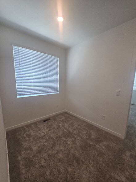 Building Photo - 4362 Timnath Pkwy