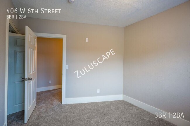 Building Photo - 406 W 6th St