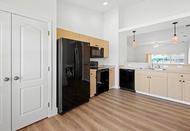 Building Photo - 409 SW 47th Ter