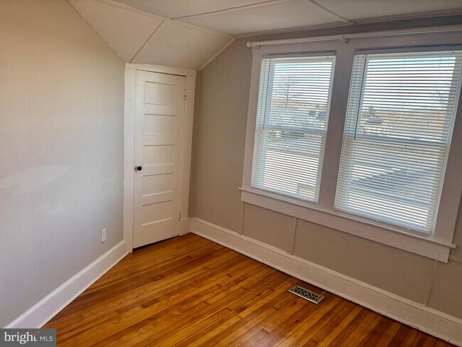 Building Photo - 2511 Charles St