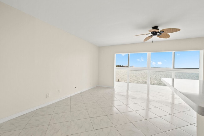 Building Photo - 400 Wilma Cir