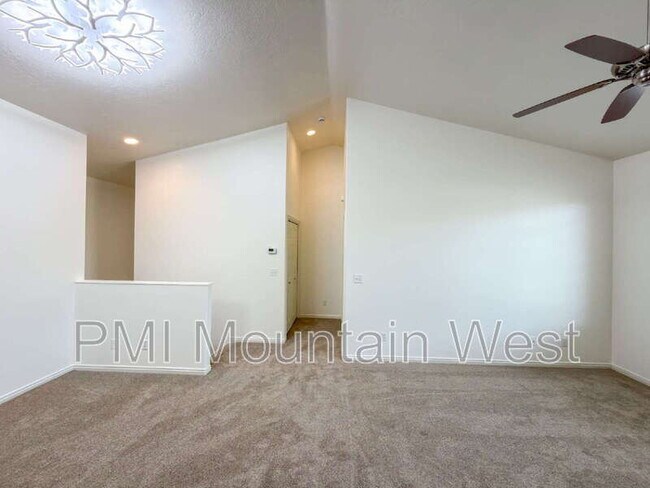 Building Photo - 443 Kent Dr