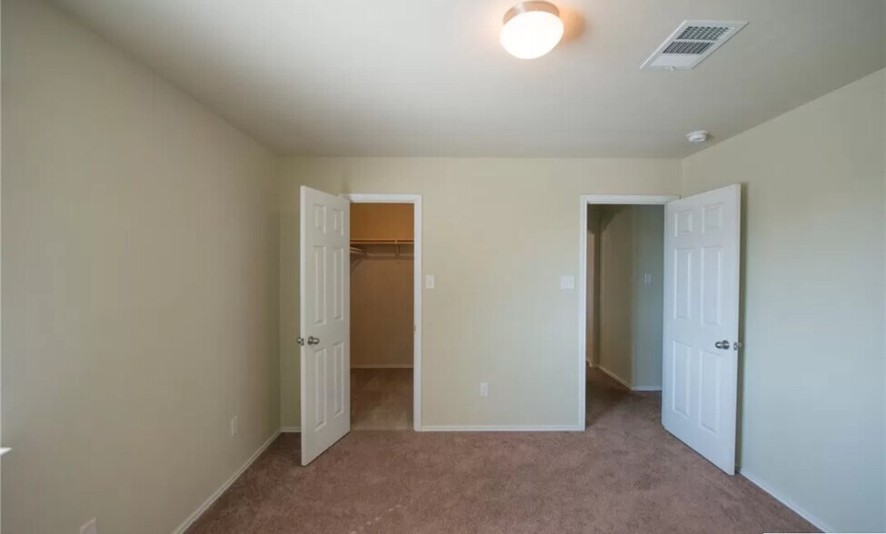 Building Photo - 3403 Cricklewood Dr
