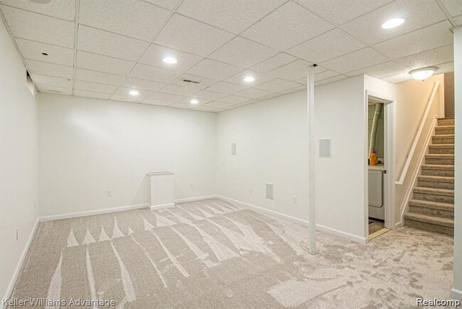 Building Photo - 130 Lakeshore Pointe Dr