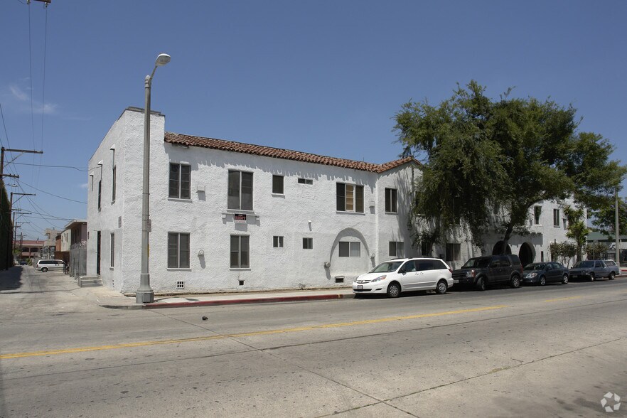Building Photo - 823 Gower St