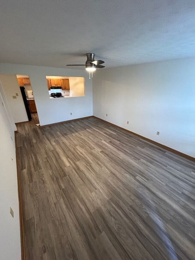 Building Photo - Black Friday Move-in Special! Up to $500 off!