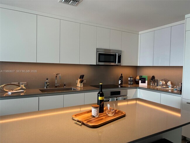 Building Photo - 88 SW 7th St