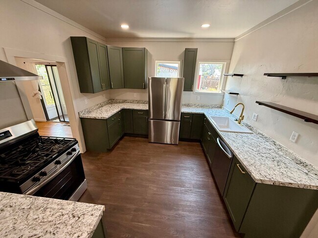 Building Photo - Charming 3-Bedroom Home with Spacious Yards & Modern Comforts in Lewiston