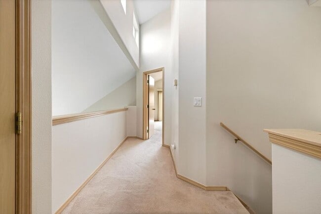 Building Photo - 423 Columbia Point Dr