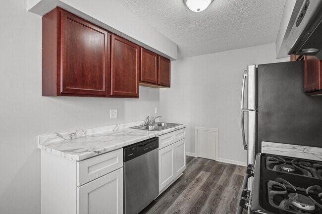 Building Photo - Rosco Apts-2720