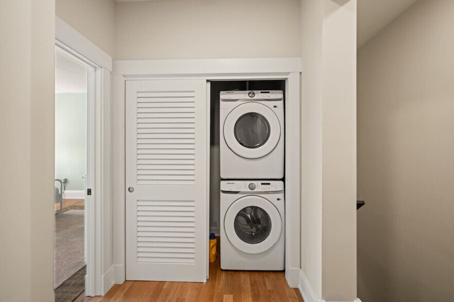 Building Photo - 1918 Vine St