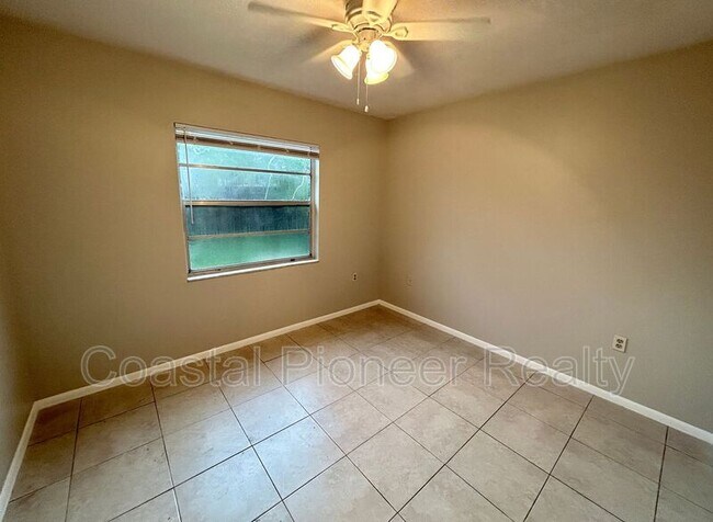 Building Photo - 1042 Axlewood Cir