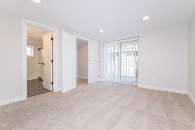 Building Photo - Stunning remodeled 4BD/3.5BA Seattle Craftsman with Solar, A/C & EV Charging for RENT- Available ...