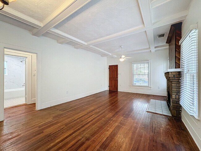 Building Photo - 226 9th Ave N