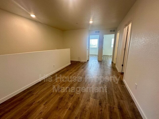 Building Photo - 3961 Pinnacles Ct