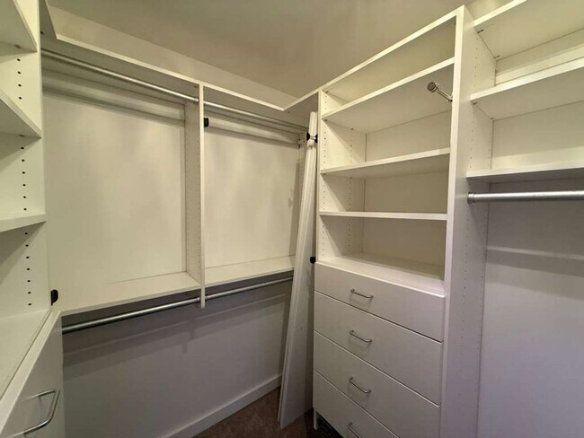 Building Photo - Two Bed Two Bath in Cap Hill (2 Parking Spaces and Storage Included!)