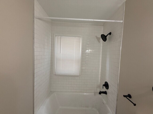 Building Photo - Renovated 3-Bedroom Home – We Welcome Sect...