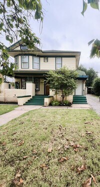 Building Photo - 2644 NW 11th St