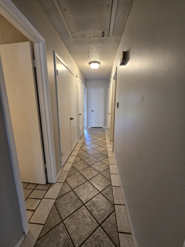 Building Photo - 4624 Leisure Ln