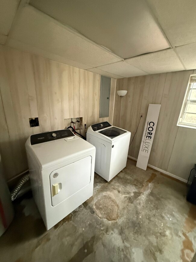 Building Photo - 1815 Tennyson Dr