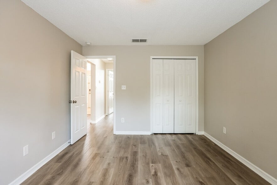 Building Photo - 7920 Oakstone Ct