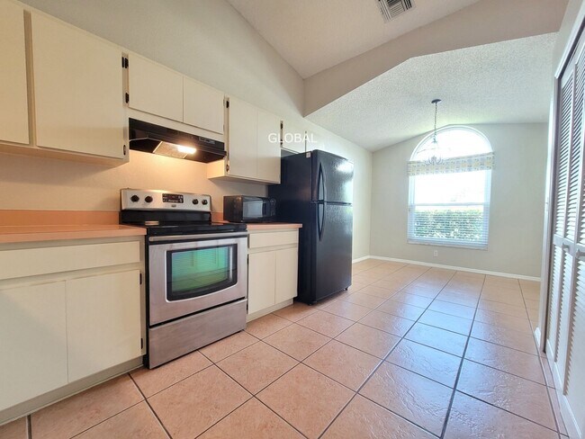 Building Photo - 3BR Orlando Home with Community Pool in De...