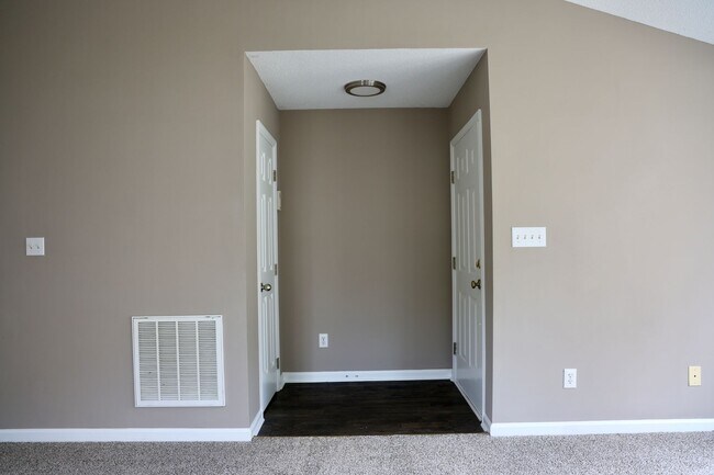 Building Photo - 903 Delham Rd