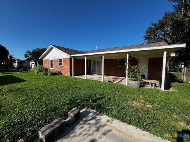 Building Photo - 4704 Evergreen Ln