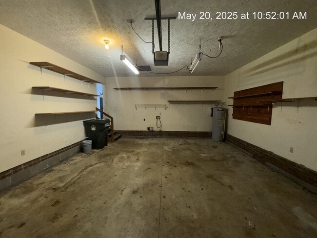 Building Photo - 1222 Skyline Dr