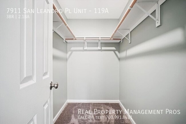 Building Photo - 7911 San Leandro Pl