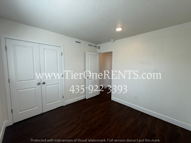 Building Photo - NO DEPOSIT option available for qualified renters with Obligo!