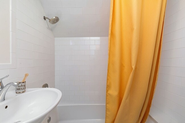 Building Photo - Remodeled Sunset Hill Home in Prime Ballar...