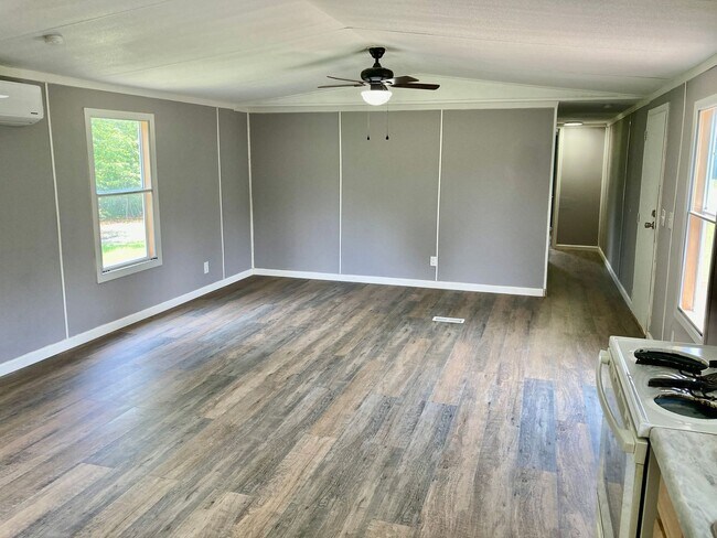 Building Photo - Conveniently Located in Trenton South Caro...