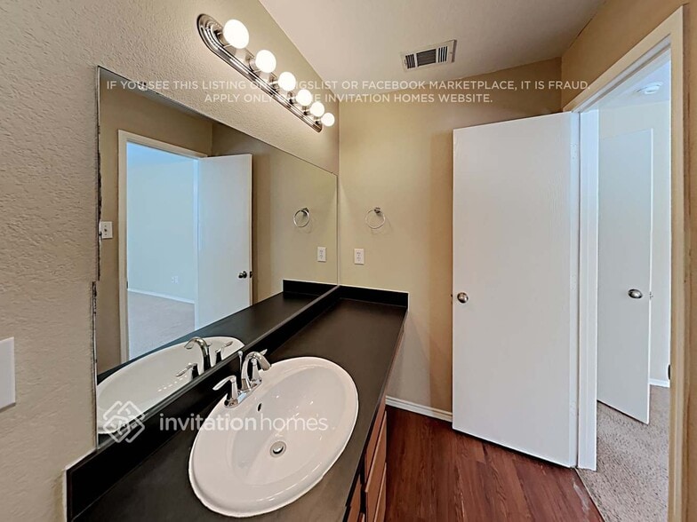 Building Photo - 1852 Village Park Trail