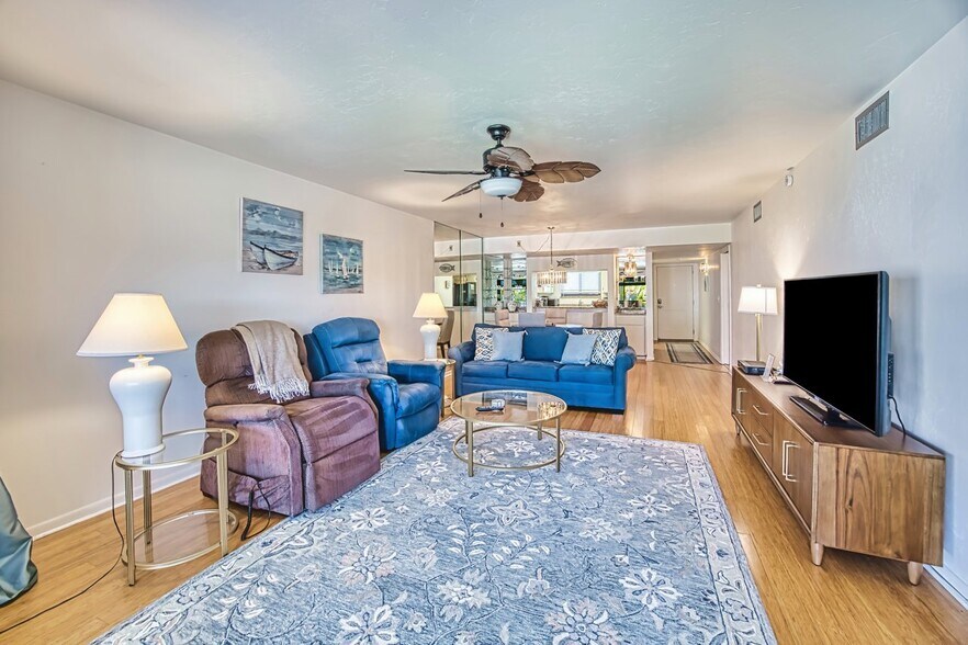 Building Photo - 226 3rd St