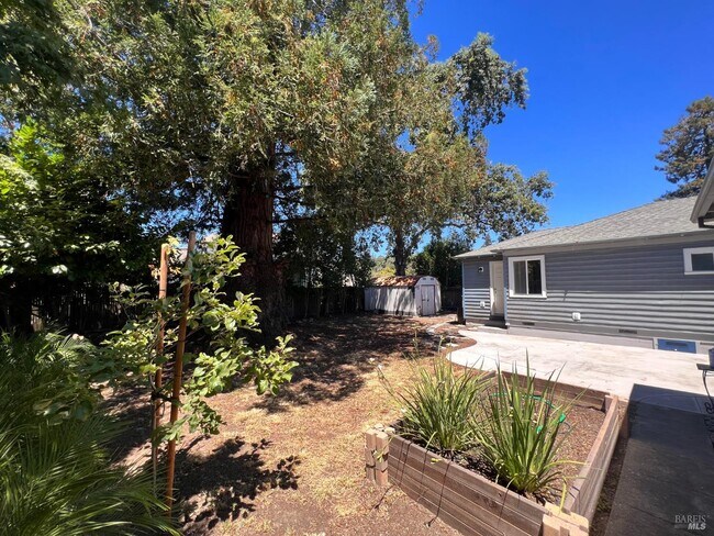 Building Photo - 2109 Montecito Ave